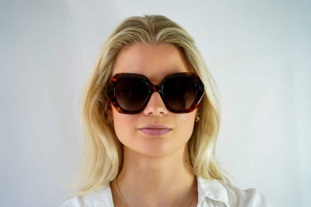 Model wearing Lapima Laura Havana